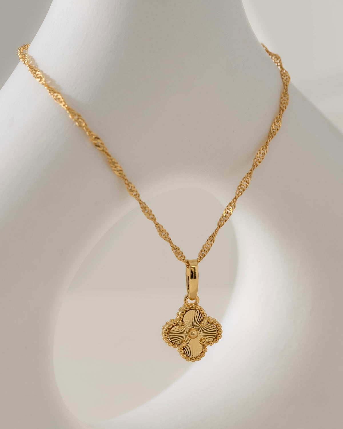 Dije Clover Sol esfera