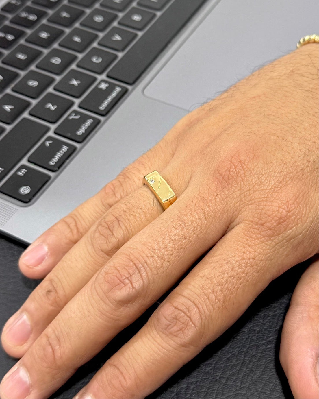 Anillo rectángulo circon