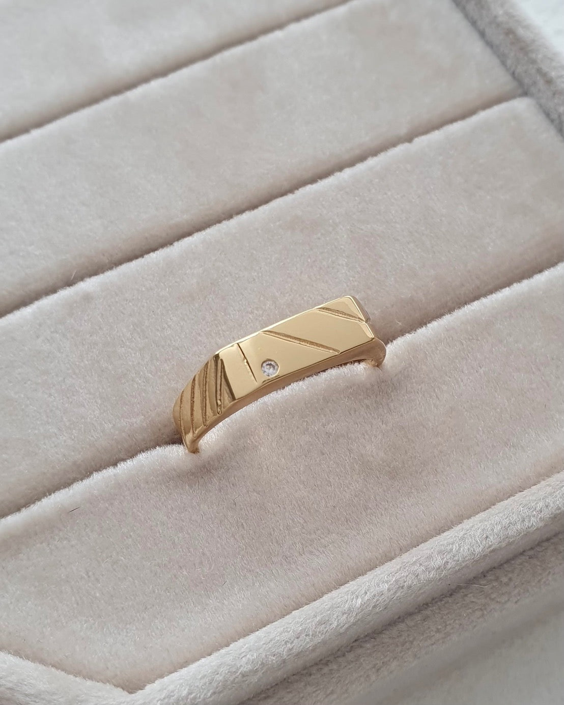 Anillo rectángulo circon