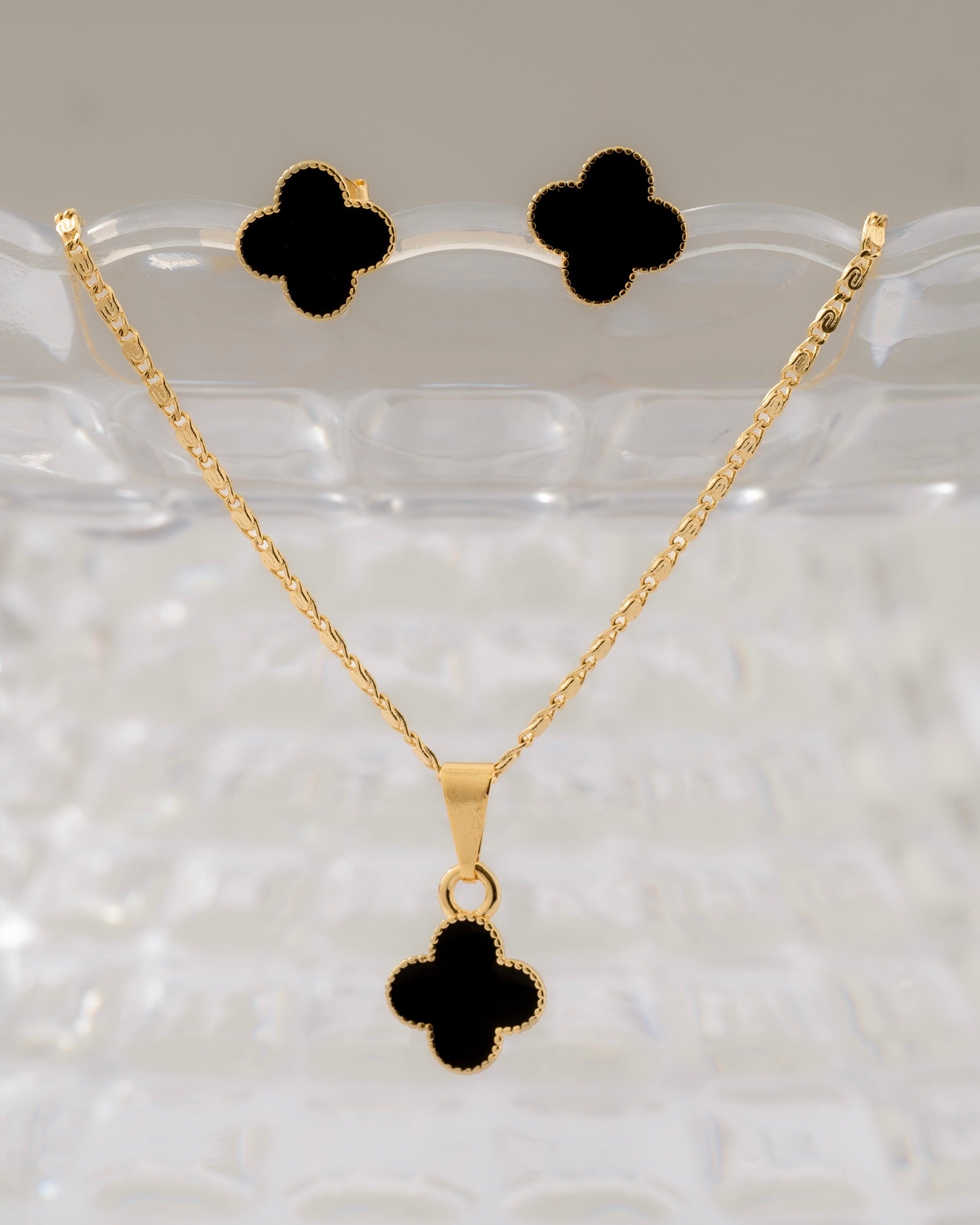 Conjunto Trebol Negro o blanco