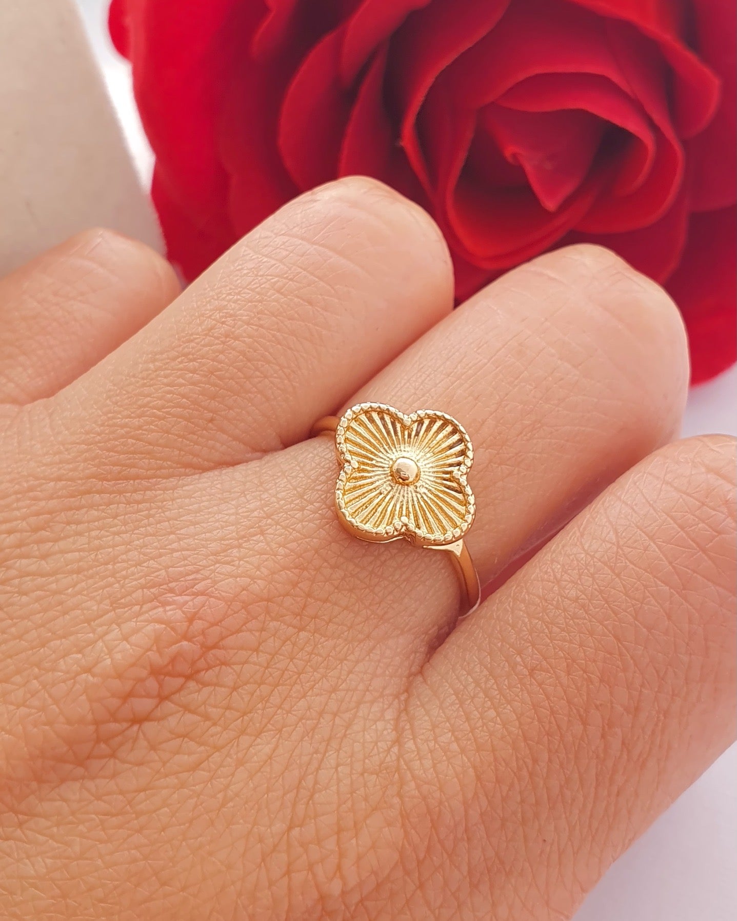Anillo trebol diamantado