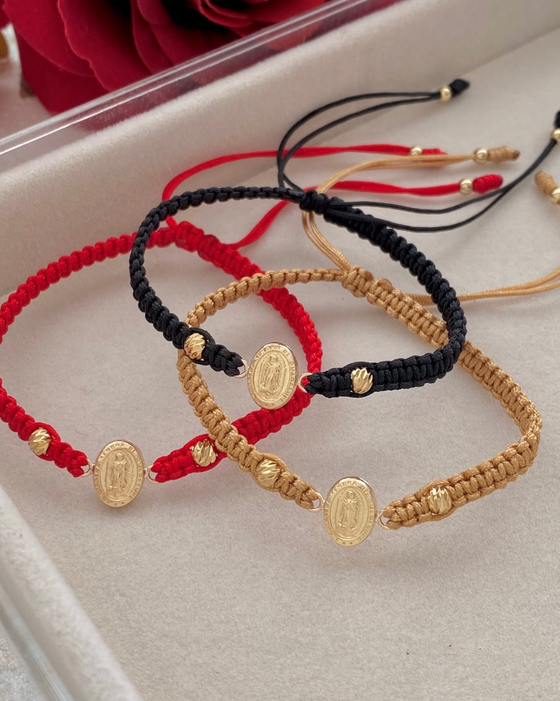 Pulsera Guadalupe Tipo oro 4mm